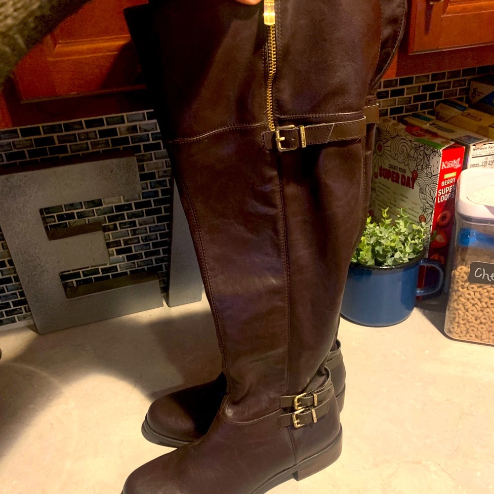 BCBG like new brown women’s boots.